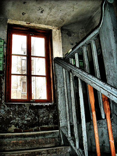 Warszawska Praga. Fragment klatki schodowej domu przy ul. Brzeskiej.