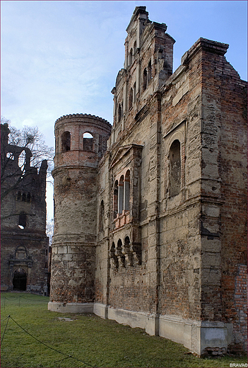 Zesp Paacowy w Tworkowie - urocza ruina