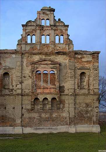 Zesp Paacowy w Tworkowie - urocza ruina