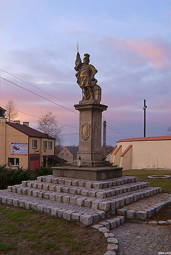 Koci parafialny pw. w. Piotra i Pawa w Tworkowie - posg w. Floriana