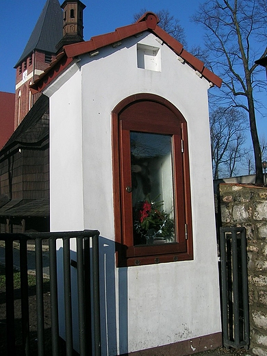 Kapliczka na szlaku Jana Nepomucena w Miasteczku lskim.