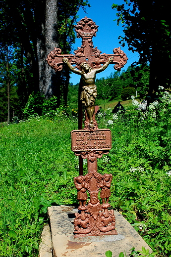 Na cmentarzu przy cerkwi w Jaworkach