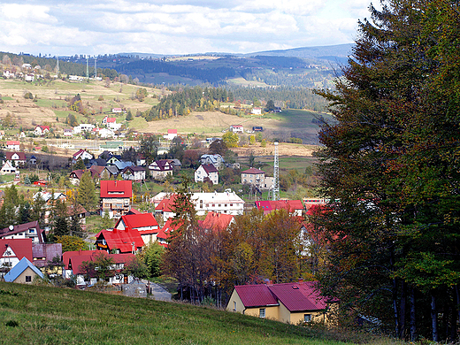 Panorama Zwardonia na tle Beskidu lskiego.