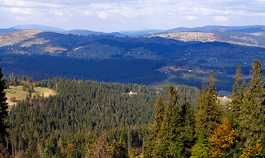 Beskid lski widziany spod Rachowca w Beskidzie ywieckim.