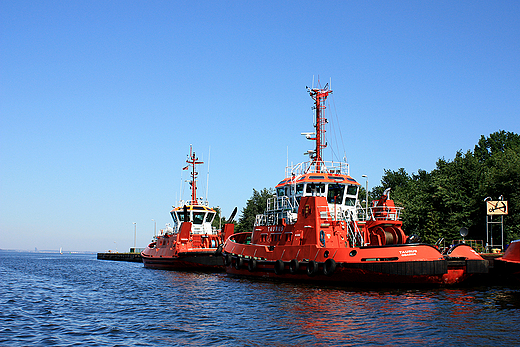 Westerplatte - holowniki Taurus i Virtus