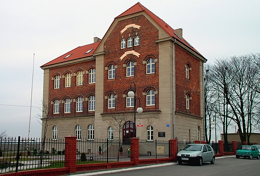 Liskw - zabytkowy budynek szkoy z 1899 roku