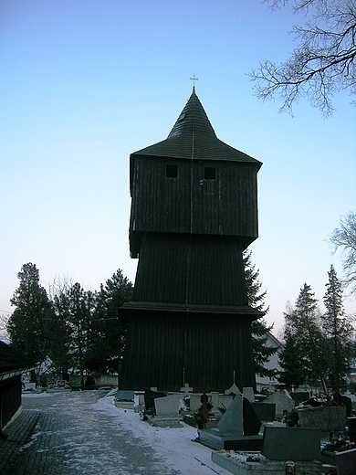 Drewniana dzwonnica z 1520 r. w Poniszowicach