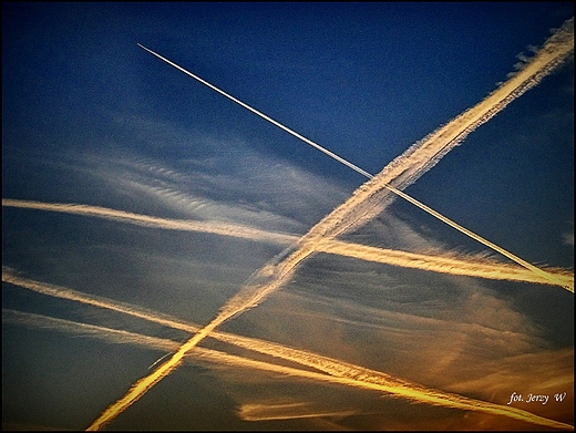 CHEMTRAILS  -  SMUGI NA NIEBIE.