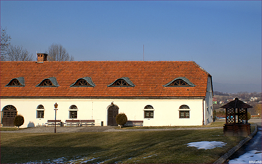 Dwr na Marchwatowie w Rychwadzie - dawne pomieszczenia gospodarcze