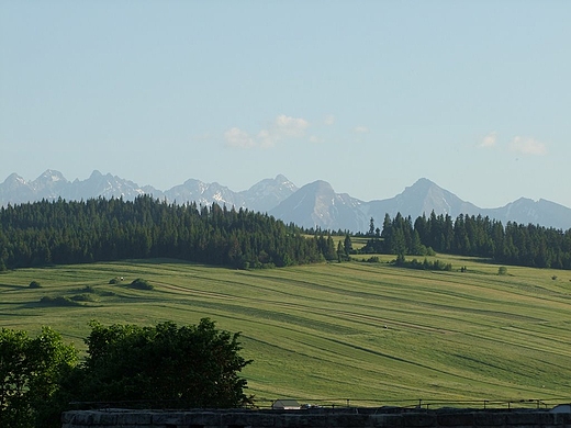 Niedzica - widok na dalekie Tatry