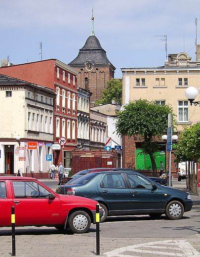 Wrzenia. Fragment rynku z widokiem na koci farny.