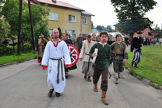 Parada w redniowiecznych strojach. Kalisz