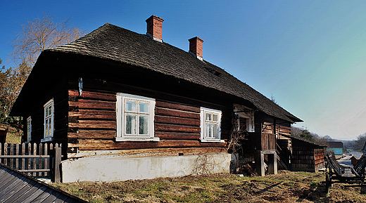 XVIIIw. zabytkowy drewniany budynek dawnej szkoy parafialnej-tzw. organistwka