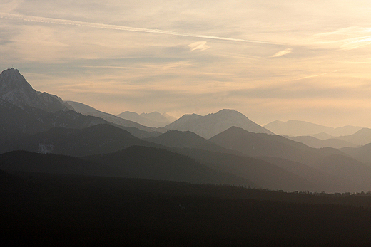 Tatry. Widok na Tatry Zachodnie z Polany Zgorzelisko