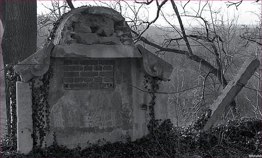 Ruiny kocioa cmentarnego p.w. w. Mikoaja we Wodzieninie