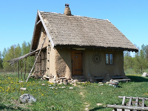 gliniana chata - skansen w Przelomce