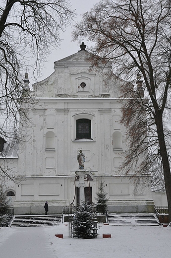 klasztor w Miedniewicach