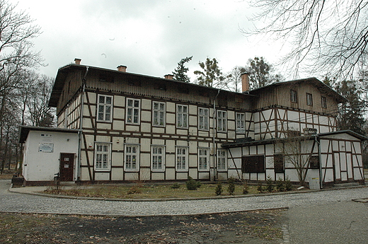 ambinowice - budynek szachulcowy na terenie obozu jenieckiego