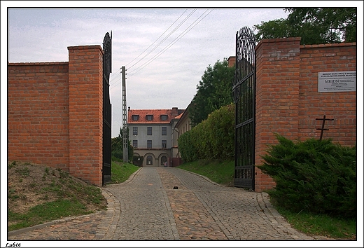 Lubi - klasztor benedyktynw (brama gwna)