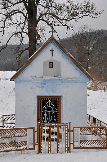 kapliczka w okolicach osi