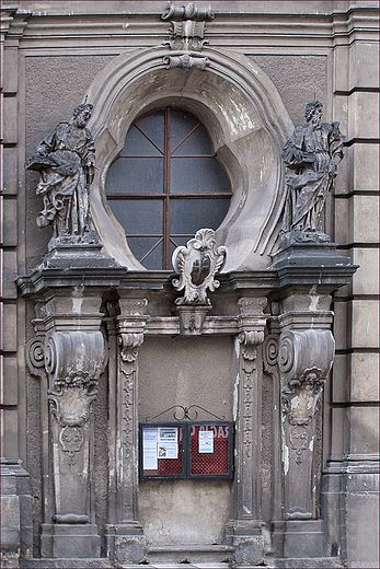 Nysa - jedno z najstarszych �l�skich miast - Ko�ci� �w. Piotra i Paw�a - portal ozdobny