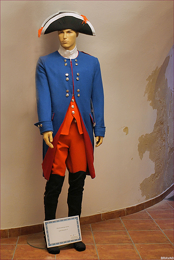 Nysa - jedno z najstarszych �l�skich miast - Twierdza Nysa - Bastion �w. Jadwigi - fragment ekspozycji mundur�w wojskowych