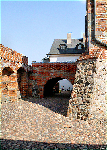 Bezwieowy Zamek w Koninie Gosawicach - fragment murw obronnych