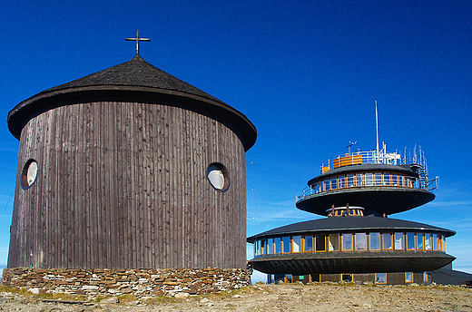 nieka. Kaplica w. Wawrzyca z 1665r. i obserwatorium meteorologiczne.