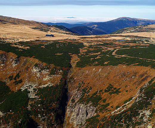 Upska jama w Karkonoszach. Widok ze nieki.