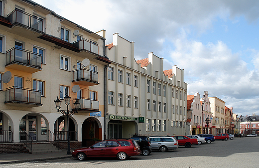 Gogwek. Zabytkowe kamienice przy rynku.