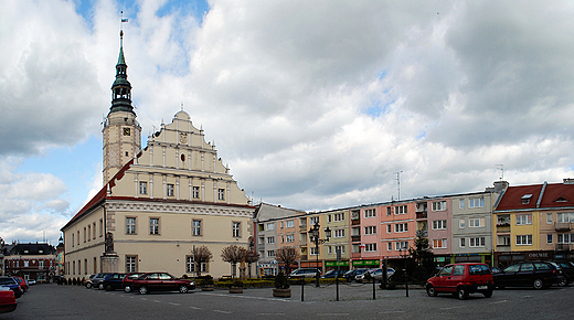 Gogwek. Panorama rynku z ratuszem.