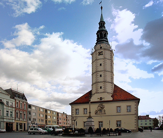 Gogwek. Rynek i pnorenesansowy ratusz z XVIIw.