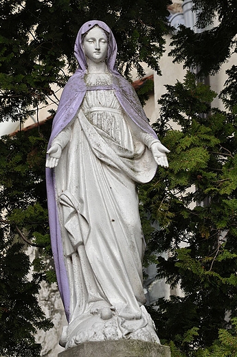 figura przy katedrze w Czerwisku