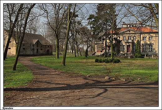 Kowalew - dwr neoklasyczny oraz budynek gospodarczy z 2 po. XIX w.