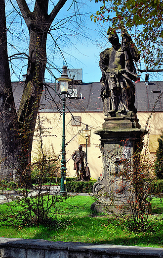 Cieszyn. Pomniki w Parku Pokoju.