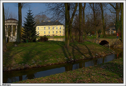 Dobrzyca - Monopteros na wyspie w zespole parkowym posiadoci Gorzeskich