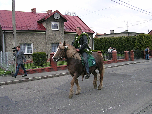 Wielkanocna procesja konna w Ostropie 2011 r.