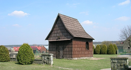 Drewniana kaplica w. Sebastiana z XVIII w. Szemrowice.
