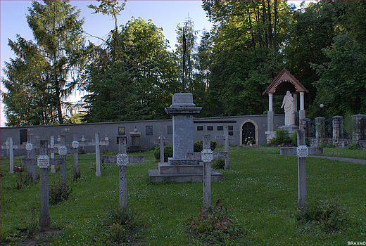 Klasztor Karmelitów Bosych w Czernej - cmentarz zakonny