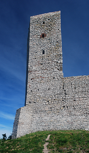 Zamek w Chcinach. Baszta czworogranna.