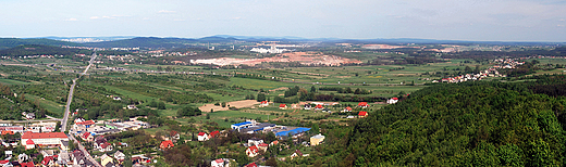 Chciny. Panorama Gr witokrzyskich ogldana z wiey zamkowej.