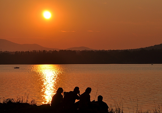 Grupa Fotografw nad Jeziorem ywieckim