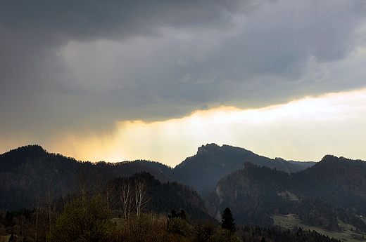 Panorama Pienin podziwiana ze szczytu Palenicy. Mae Pieniny