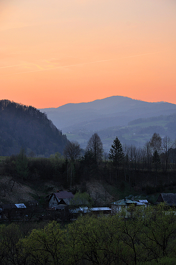 Luba w Gorcach ogldany z tarasu schroniska Orlica. Pieniny