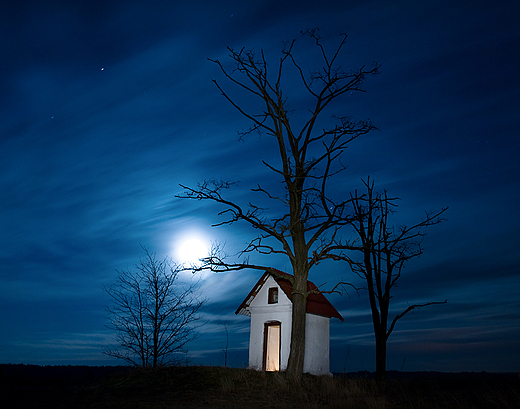 Kapliczka noc - Chapel at night