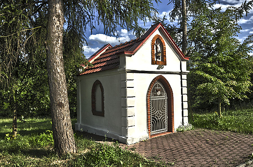 Ponidziaskie witki - kapliczka domkowa w Wolicy