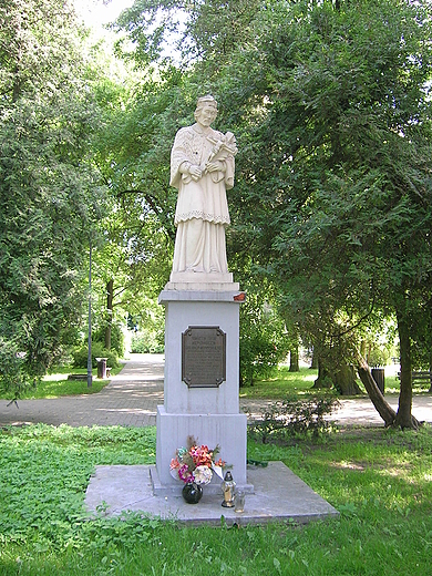 Radomsko, pomnik Jana Nepomucena.