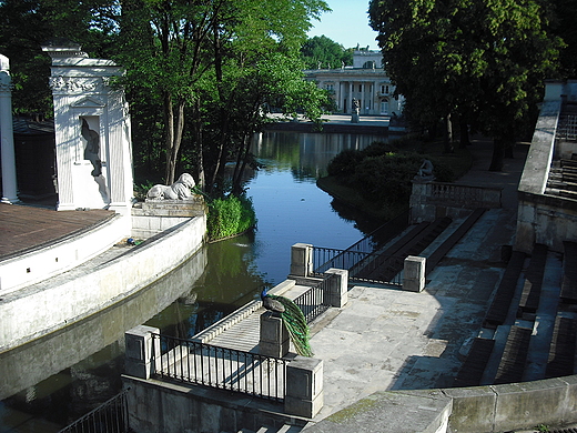 Warszawa. azienki o poranku.