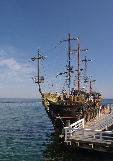 Sopot. Statek Pirat przy molo.