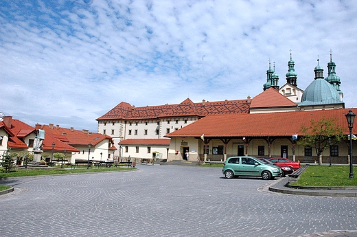 Kalwaria Zebrzydowska - na dziedzicu Domu Pielgrzyma